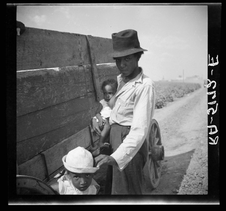Rothstein, Arthur, photographer. Cotton picker. Kaufman County, Texas. Kaufman County Texas, 1936. July-Aug. Photograph. Retrieved from the Library of Congress, https://www.loc.gov/item/fsa1998019646/PP/. (Accessed October 29, 2017.)